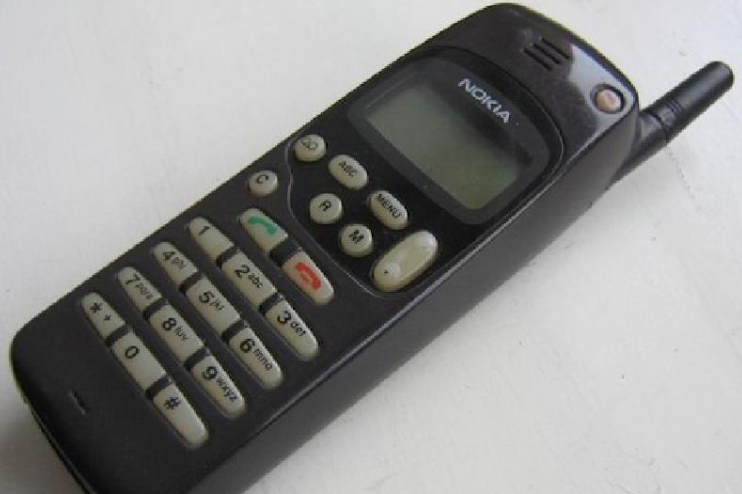 اولین تلفن همراه اختراع و تولید شد ۱۹۹۰ تا ۱۹۸۳ سال